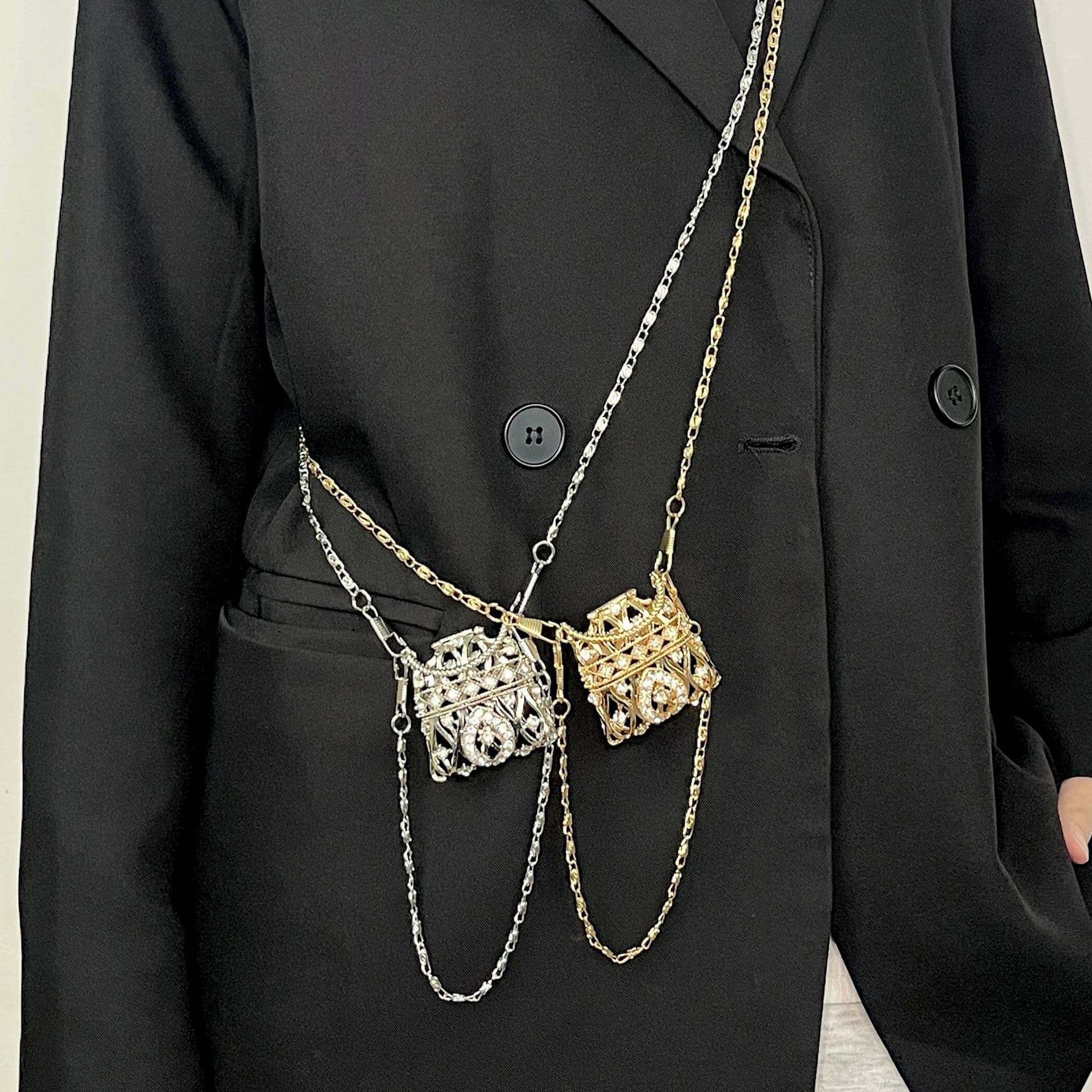 ミニバッグ 華麗な金属細工ミニバッグ