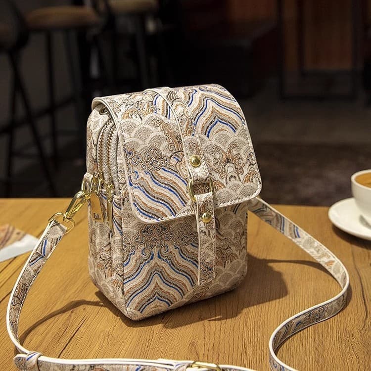 ミニバッグ 波模様刺繍のスクエアミニバッグ