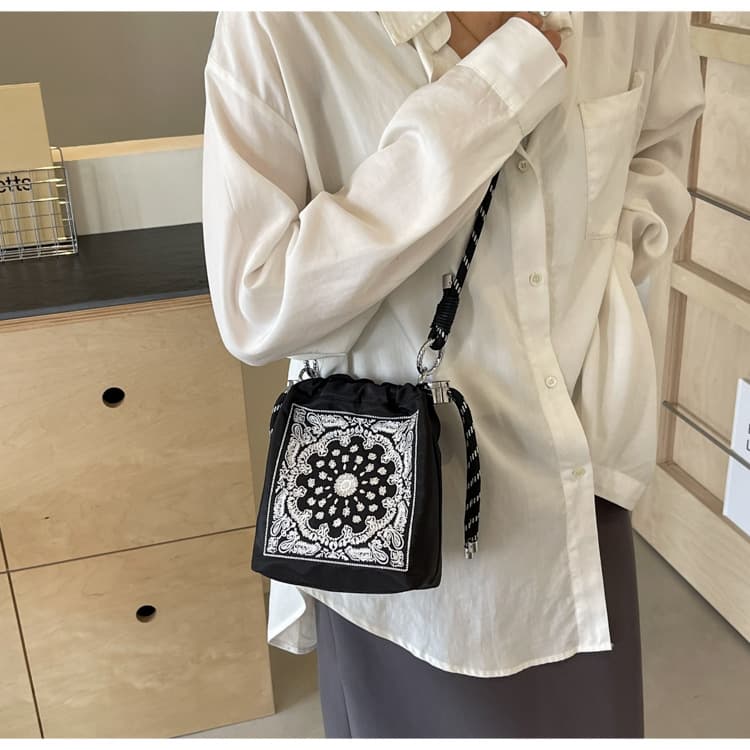 ミニバッグ ミニバッグ 花柄刺繍巾着ミニショルダーバッグ