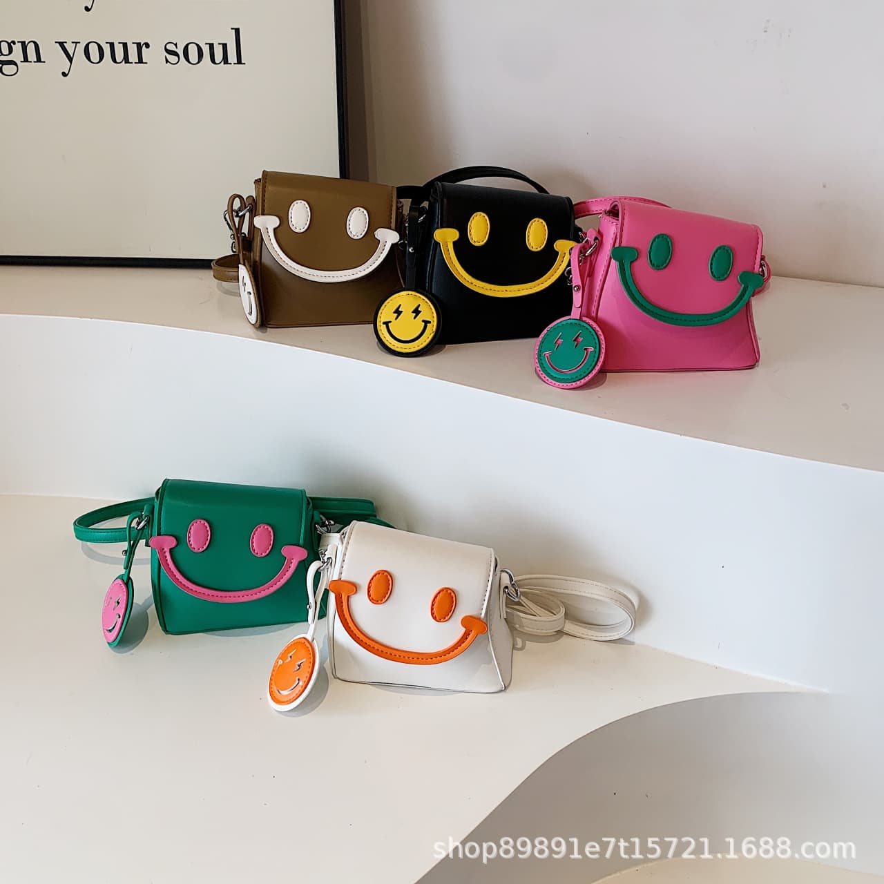 ミニバッグ ミニバッグ にこにこフェイスミニショルダー
