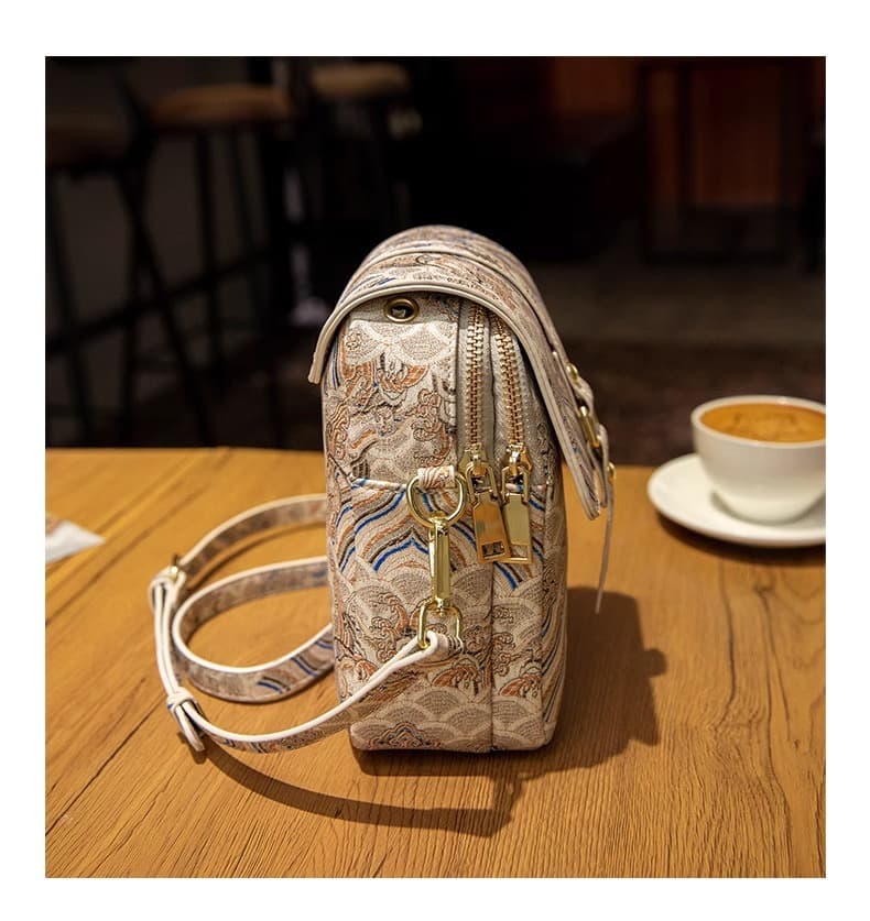 ミニバッグ 波模様刺繍のスクエアミニバッグ