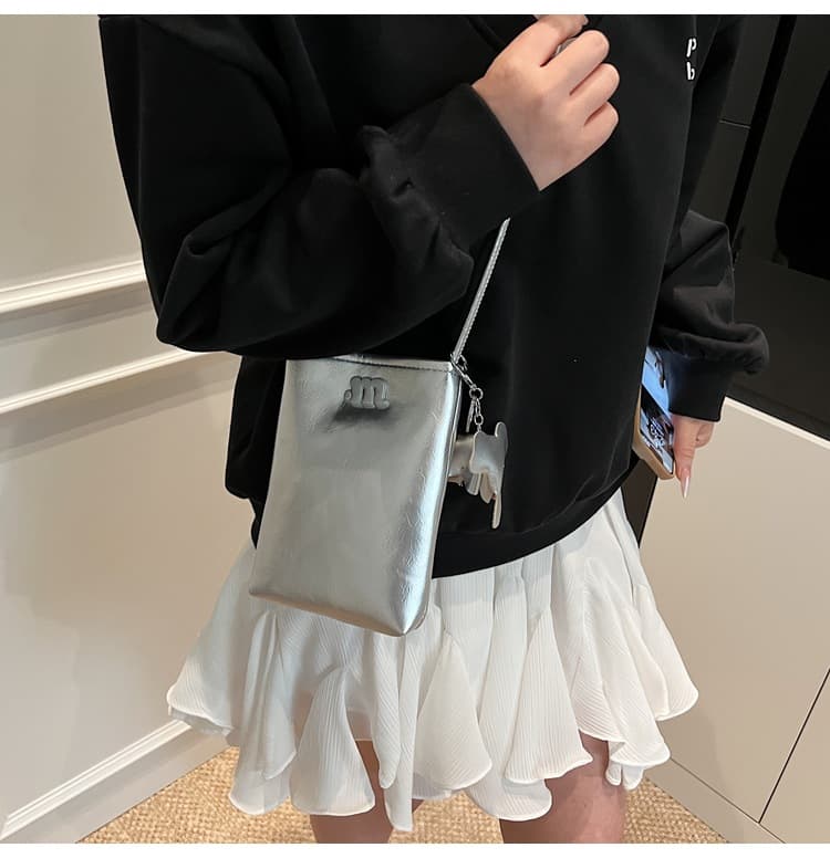 ミニバッグ しずく飾り付き縦型ミニショルダー