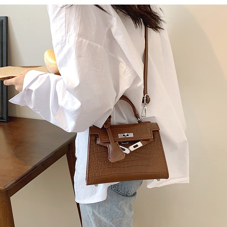 ミニバッグ ミニバッグ 型押し革の洗練ミニハンドバッグ