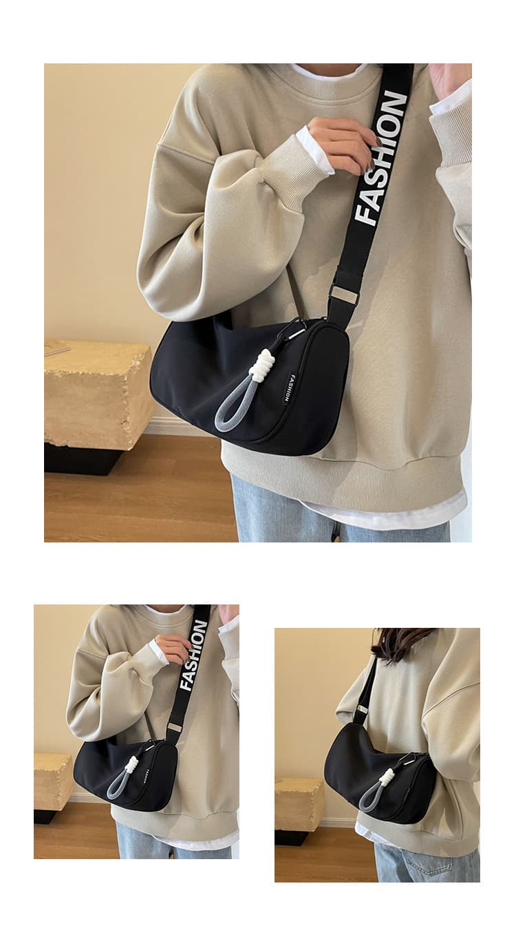 ミニバッグ ロゴ入りストラップ月型ミニバッグ
