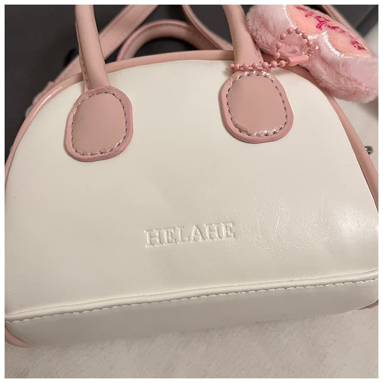 ミニバッグ ふわふわチャーム付きドーム型ミニバッグ